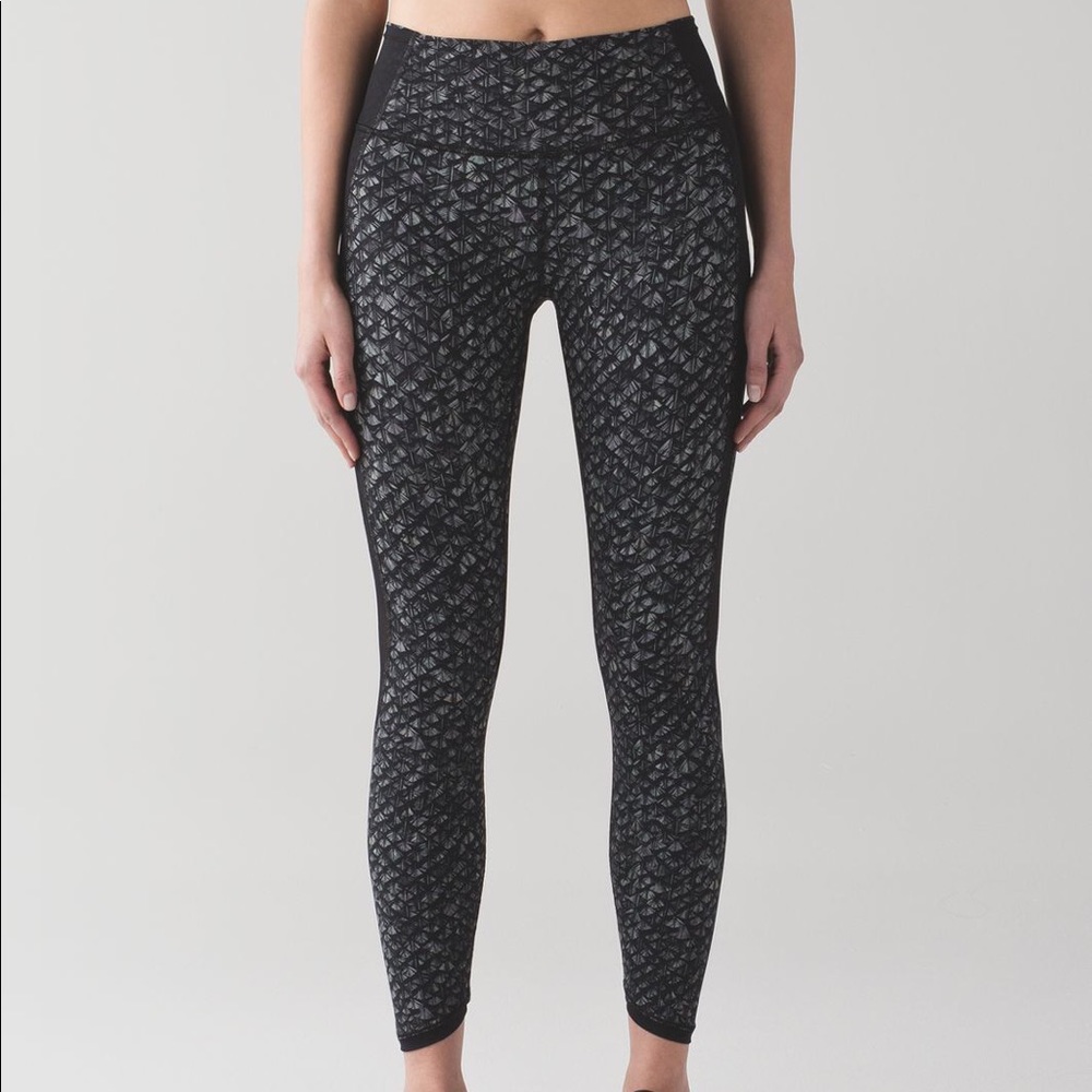 Lululemon Featherlight Tight in Iridescent Multi Black / Black